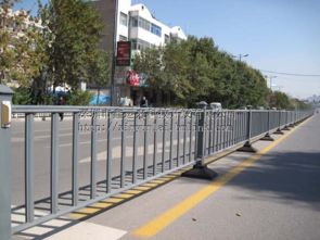 广东热镀锌护栏管与深圳道路栏杆生产 保障道路安全的重要基石